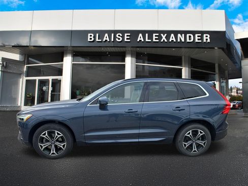 Used 2022 Volvo XC60 B5 Momentum w/ Climate Package AWD/4WD image 9