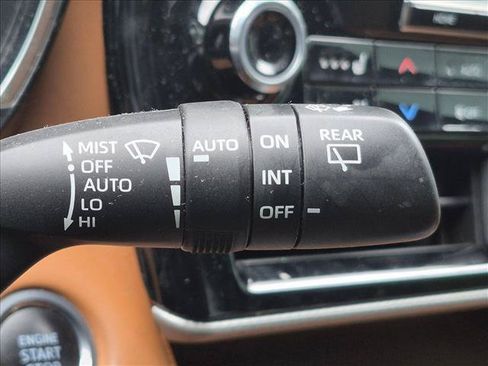 Used 2021 Toyota Highlander Platinum AWD/4WD image 11