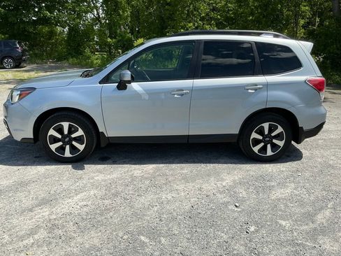 Used 2018 Subaru Forester 2.5i Premium AWD/4WD image 2