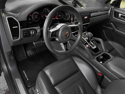 Used 2019 Porsche Cayenne S AWD/4WD image 2