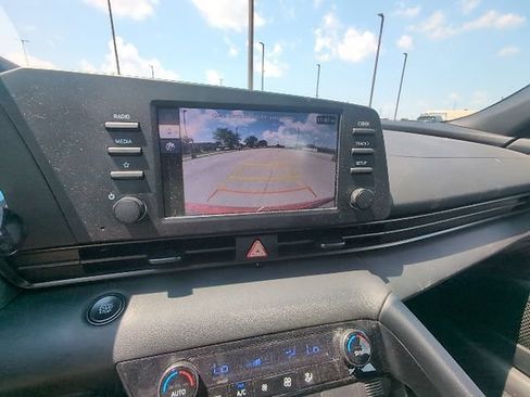 Used 2025 Hyundai Elantra Sport FWD image 14