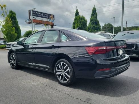 Used 2025 Volkswagen Jetta SE FWD image 6