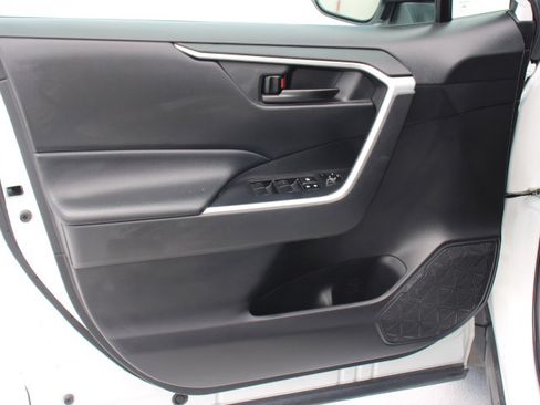 Certified 2022 Toyota RAV4 LE AWD/4WD image 10
