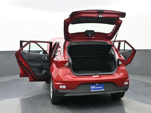 Certified 2025 Hyundai Venue SE image 43