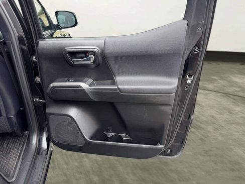 Used 2019 Toyota Tacoma TRD Off-Road AWD/4WD image 26