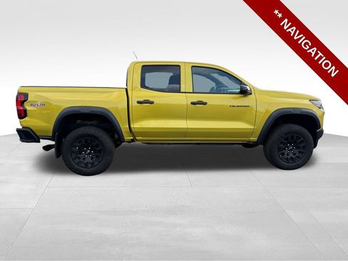 Used 2024 Chevrolet Colorado Trail Boss w/ Technology Package AWD/4WD image 8