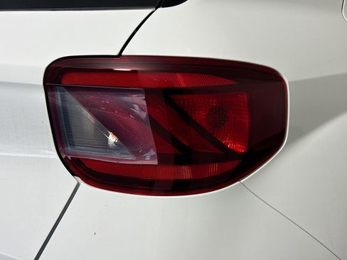 Used 2025 Hyundai Venue SE FWD image 33