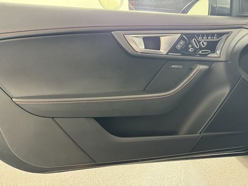 Used 2017 Jaguar F-TYPE R image 11