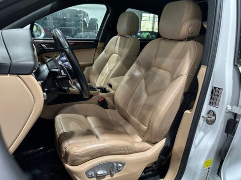 Used 2019 Porsche Macan AWD/4WD image 5