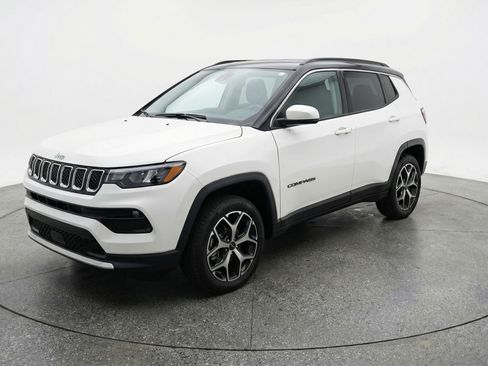 Used 2025 Jeep Compass Limited AWD/4WD image 3