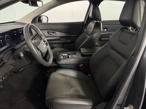 Used 2024 Nissan Ariya AWD image 22