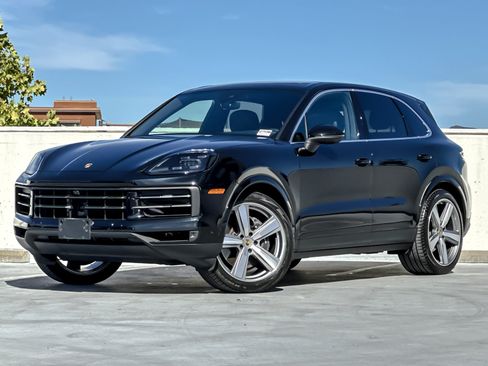 Certified 2024 Porsche Cayenne AWD/4WD image 2