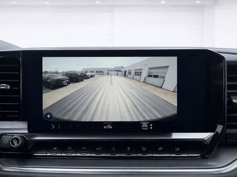 Used 2023 Chevrolet Silverado 1500 High Country w/ Technology Package image 32