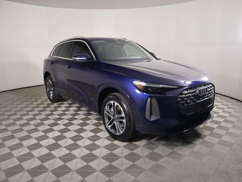 Used 2025 Audi Q5 Premium Plus w/ Premium Plus image 3