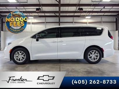Used 2026 Chrysler Pacifica Select