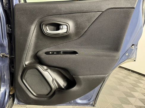 Used 2020 Jeep Renegade Latitude AWD/4WD image 40