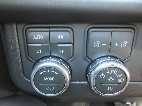 New 2026 GMC Yukon AT4 Ultimate AWD/4WD image 17