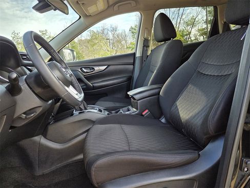 Used 2020 Nissan Rogue SV image 14