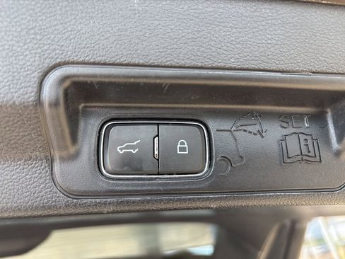 Used 2021 Ford Explorer XLT w/ Equipment Group 202A RWD image 17