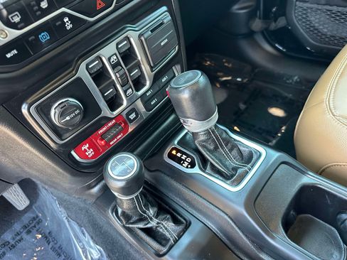 Used 2023 Jeep Wrangler Unlimited Rubicon 4xe w/ Cold Weather Group AWD/4WD image 12