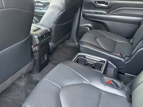 Certified 2025 Toyota Grand Highlander AWD image 27