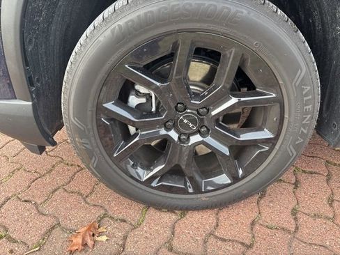 New 2025 Honda Pilot Touring image 4