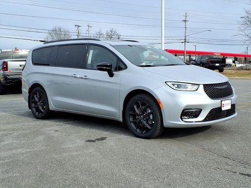 New 2026 Chrysler Pacifica Limited w/ S Appearance Package AWD/4WD image 2