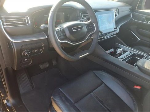 Used 2024 Jeep Wagoneer L Series II image 8