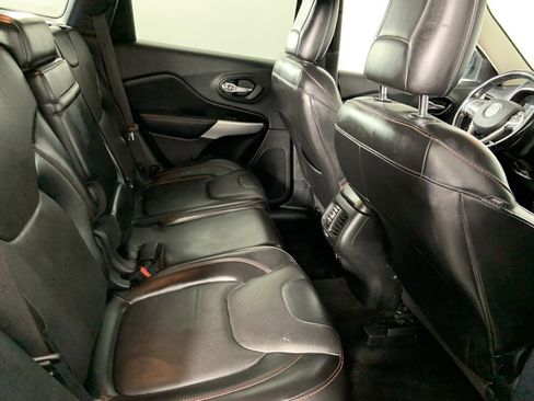 Used 2018 Jeep Cherokee Trailhawk w/ Quick Order Package 27L image 19