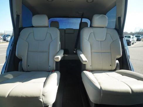 Used 2024 Kia Telluride EX w/ EX Captain's Chair Package image 36