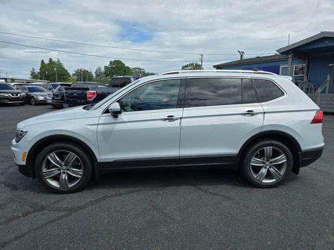 Used 2018 Volkswagen Tiguan SEL Premium w/ 3rd Row Seat Package AWD/4WD image 2