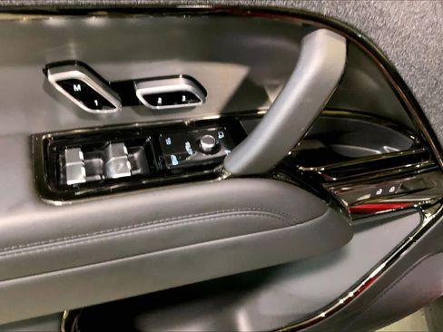 Used 2024 Land Rover Range Rover Sport Dynamic SE image 35