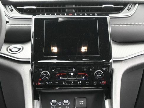 New 2025 Jeep Grand Cherokee L Laredo w/ Luxury Tech Group I image 28