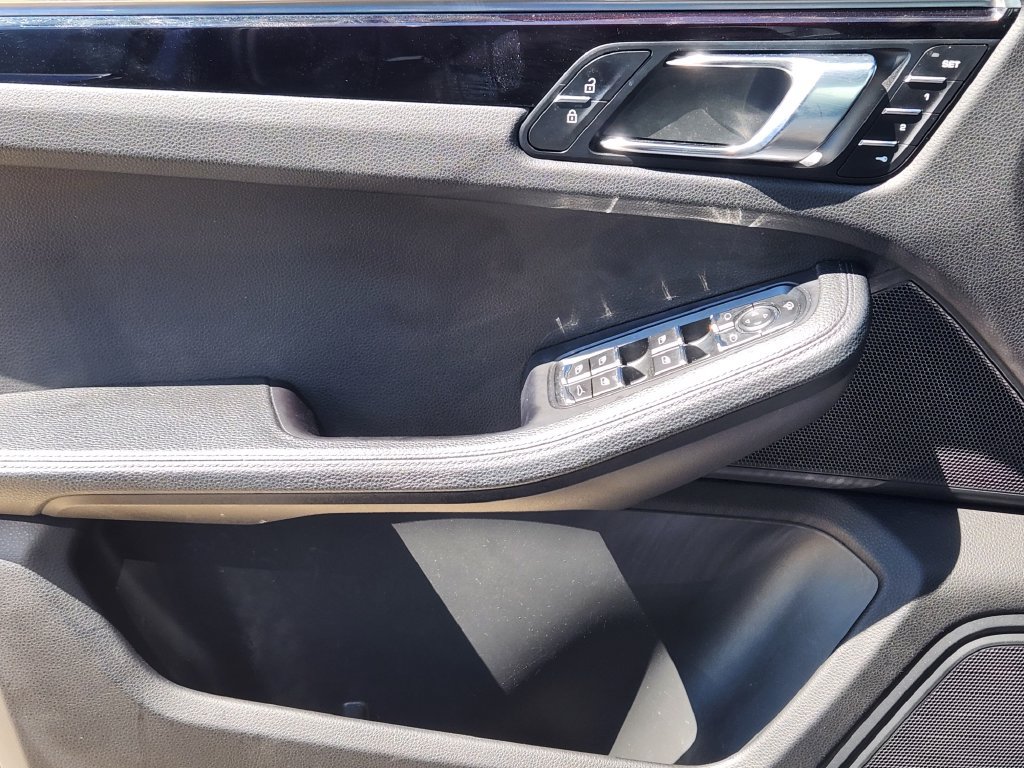Used 2022 Porsche Macan AWD/4WD image 27
