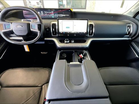 New 2025 Ford Expedition Max Platinum w/ Driver's Package image 5