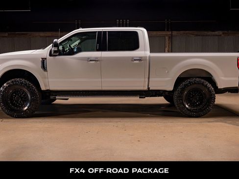 Used 2022 Ford F250 XLT w/ XLT Premium Package image 6
