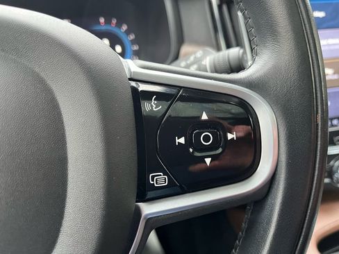 Used 2022 Volvo V90 B6 Cross Country image 14