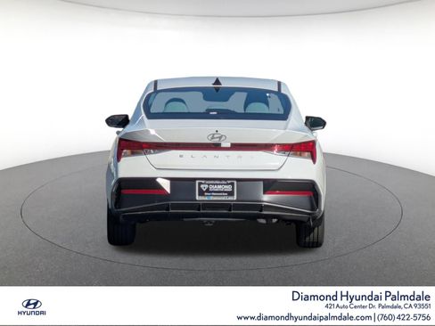 Certified 2025 Hyundai Elantra Limited FWD image 5