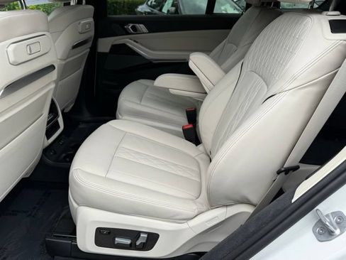 Used 2026 BMW X7 xDrive40i w/ M Sport Package AWD/4WD image 32