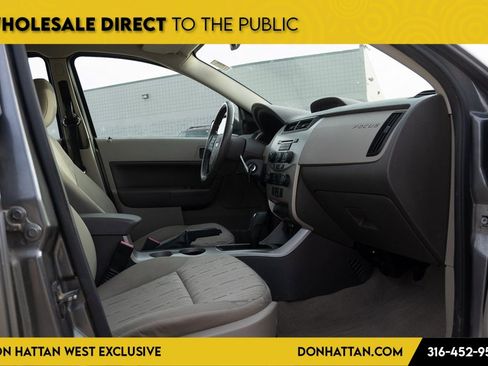 Used 2010 Ford Focus SE image 18