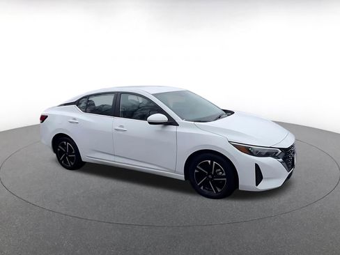 Used 2025 Nissan Sentra SV image 2