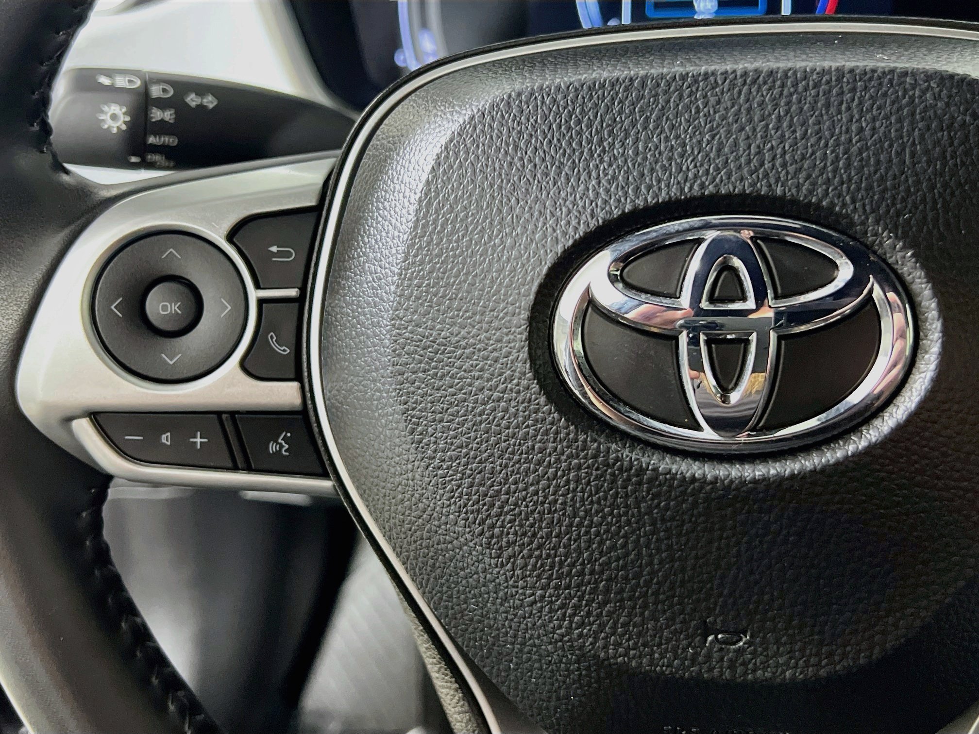 Used 2025 Toyota Corolla FX w/ Convenience Package FWD image 19