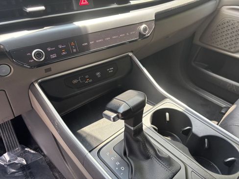 Used 2026 Kia Carnival FWD image 39