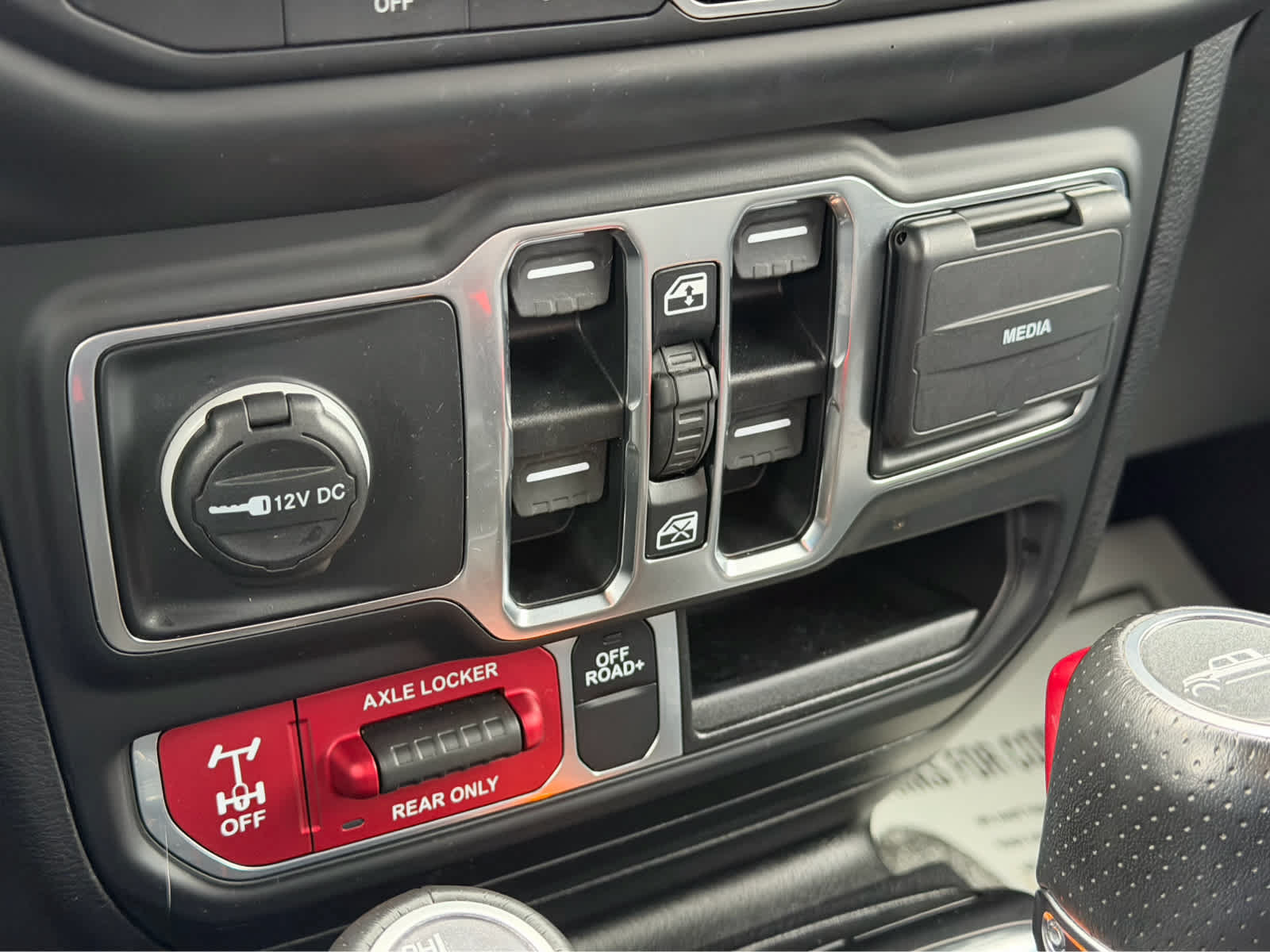 Used 2023 Jeep Gladiator Mojave w/ Cold Weather Group AWD/4WD image 19