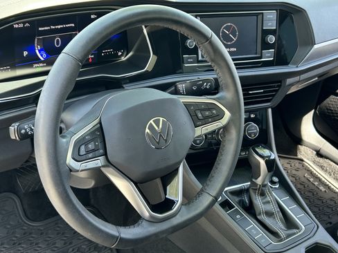 Used 2024 Volkswagen Jetta SE FWD image 25