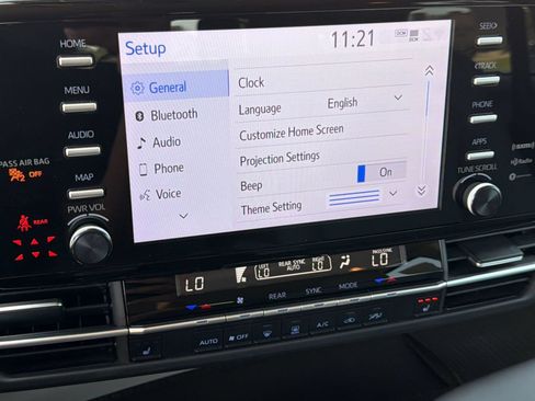 Used 2024 Toyota Sienna XLE FWD image 24