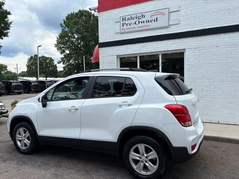 Used 2021 Chevrolet Trax LT w/ Premium Seat Package AWD/4WD image 7