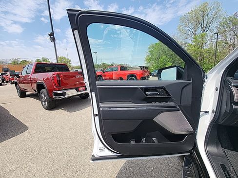 New 2025 GMC Sierra EV Denali AWD/4WD image 15