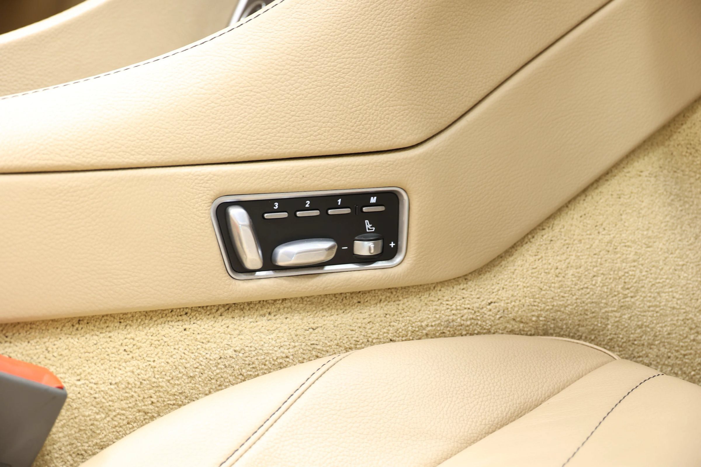 Used 2016 Aston Martin Vanquish Volante RWD image 80
