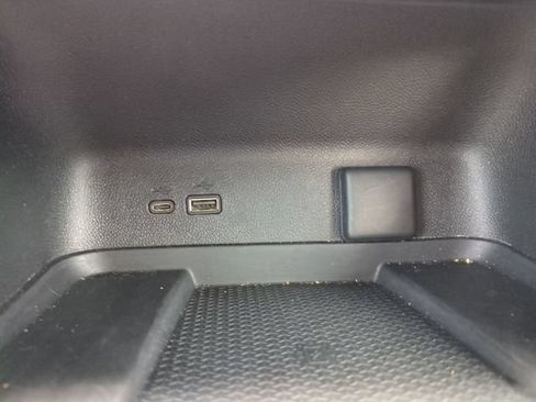 Used 2025 Chevrolet Traverse LT FWD image 27